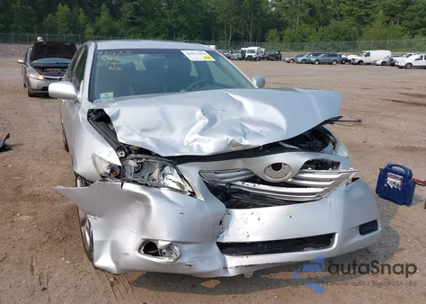 2009 Toyota Camry Le V6 z USA, uszkodzony, nr VIN 4T1BK46K99U580742
